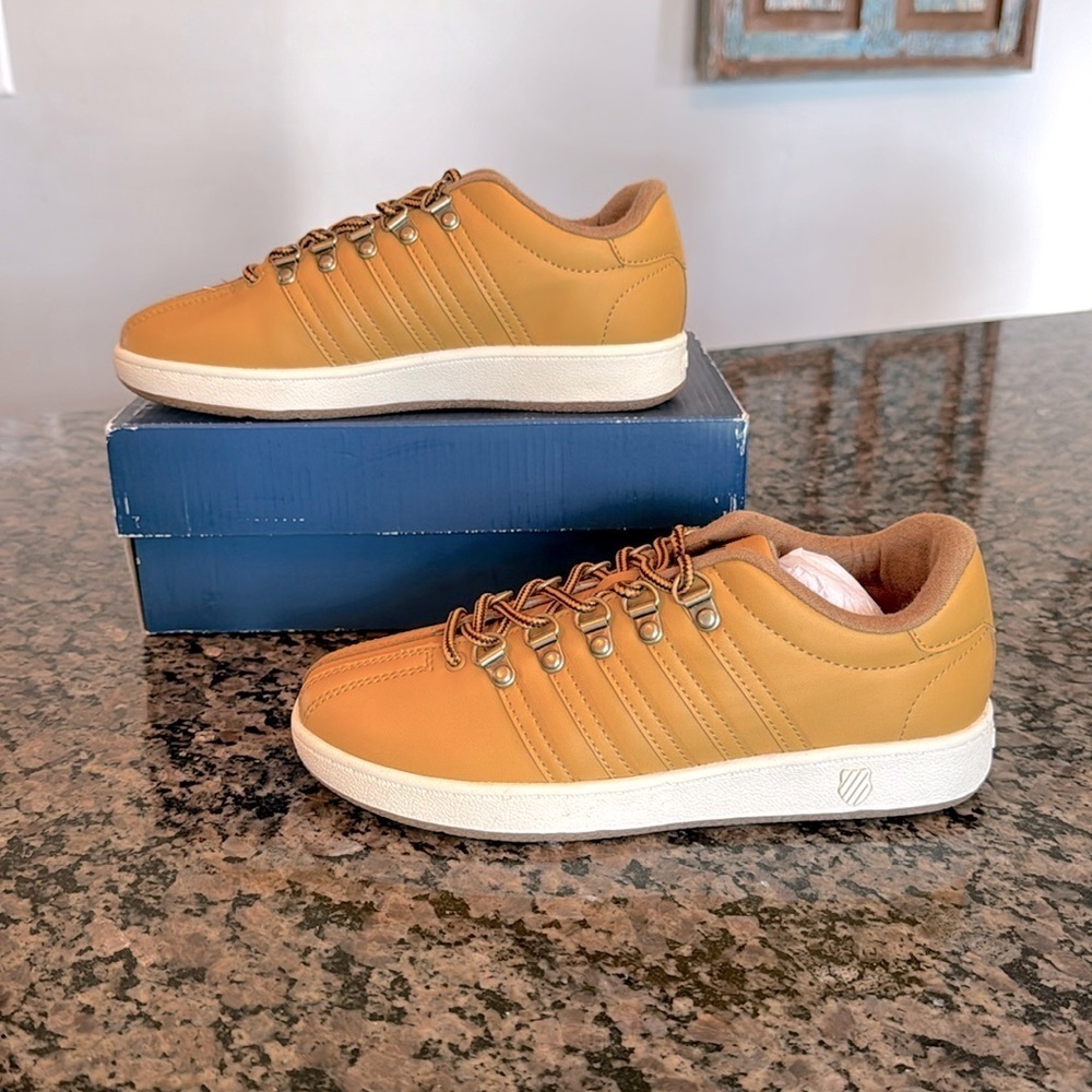 K-Swiss unisex classic varsity low sneakers NIB 4.5